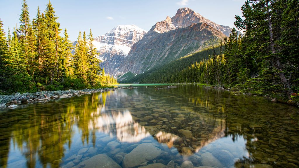  阿尔伯塔乡村企业家移民（Alberta Rural Entrepreneur Stream），针对想在阿省偏远地区创办新企业或购买现有企业的企业家。符合条件的偏远社区必须在卡尔加里和埃德蒙顿大城市之外，且人口少于10万。
Bridges Consulting Group
加拿大移民监管协会认证公司